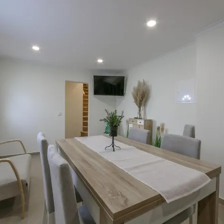 3 Bedroom Townhouse Walk Distance Beach Center, * Albufeira