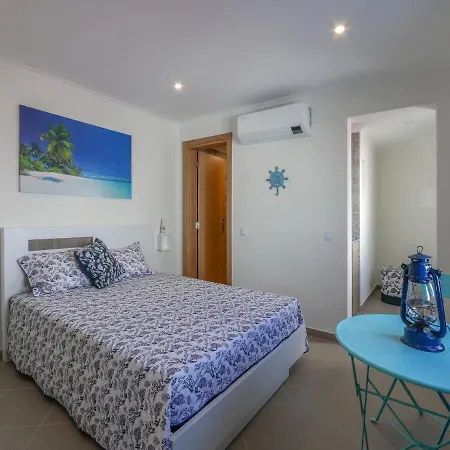 Semesterbostad 3 Bedroom Townhouse Walk Distance Beach Center, Albufeira